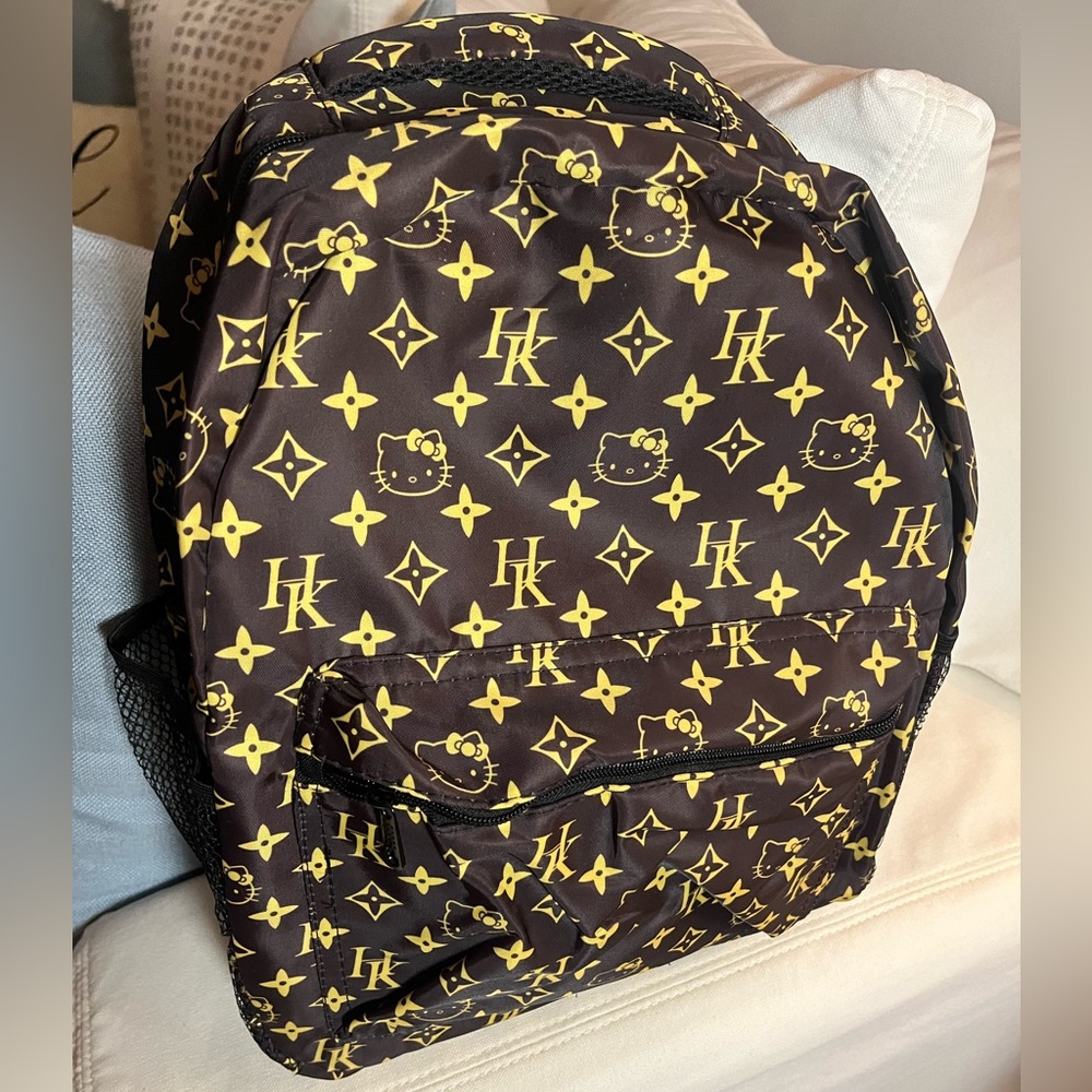 HELLO KITTY FULL-SIZE BACKPACK 🎒 NWT  BROWN AND YELLOW .